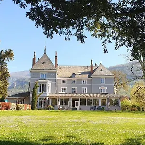 Domaine Des Cèdres - Logis Hôtel, Résidence, Gîtes Et Insolites Villebois